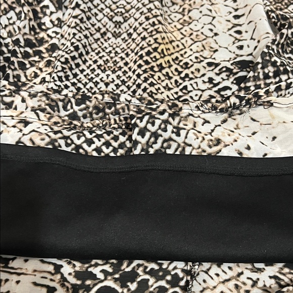 Halo V-Neck Snake Print Blouse Size: L EUC ❤️ - Picture 8 of 9